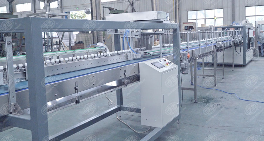 全自動(dòng)一片式裝箱機(jī)-4